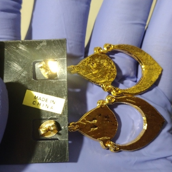 Women's Stylish Gold tone Designed Hoop Black color Stone Drop Earrings 1.5" - Picture 3 of 4